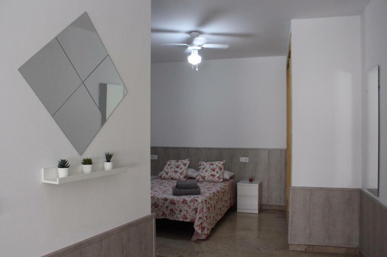Amazing And Clean Studio Very Close To City Center Малага Екстериор снимка